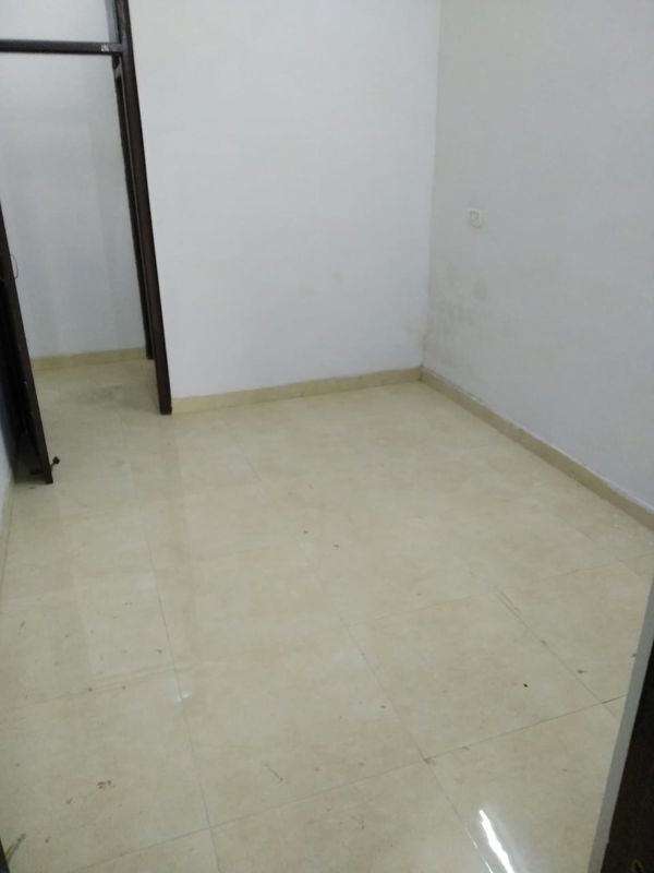 2 BHK for rent in Sector 52, Gurugram — semi-furnished — 900 sq.ft — Karamvir Towers