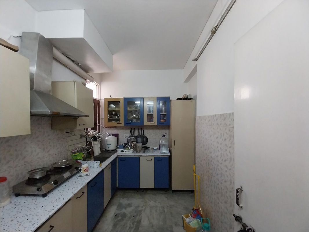 2 BHK for rent in Sector 57, Gurugram — semi-furnished — 180 sq.ft — Sushant Lok 2