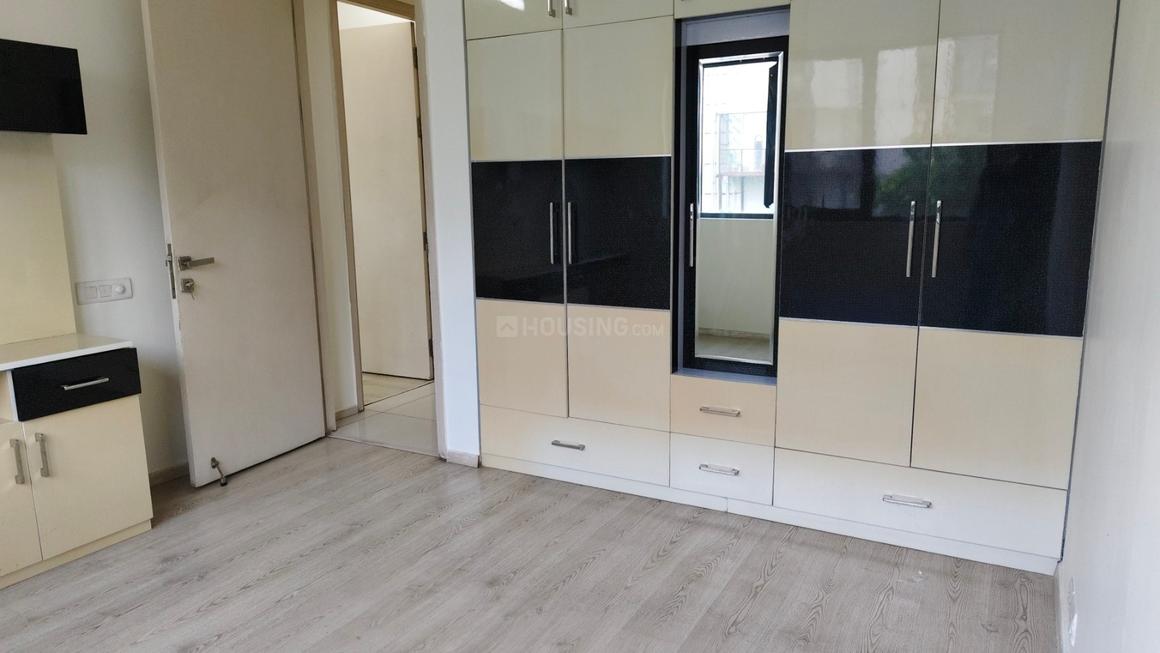 2 BHK for rent in Sector 60, Gurugram — semi-furnished — 1200 sq.ft — Ireo Skyon