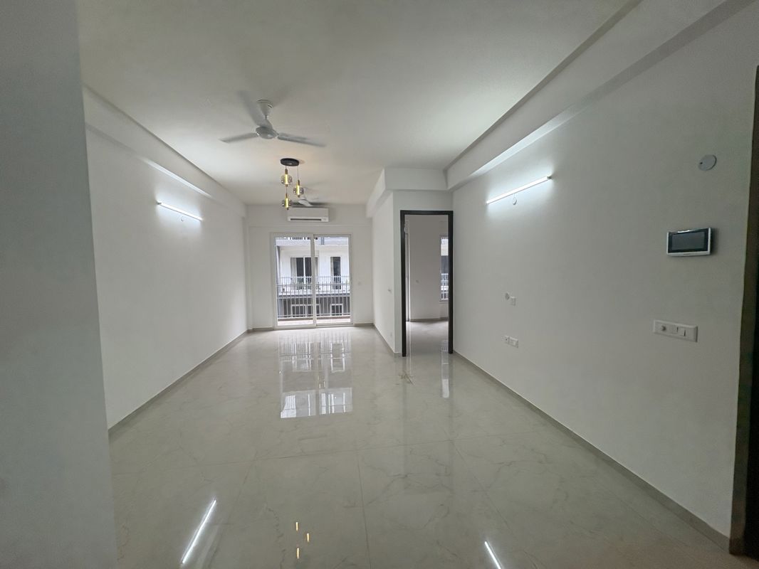 2 BHK for rent in Sector 61, Gurugram — semi-furnished — 1200 sq.ft — Smart World Orchard