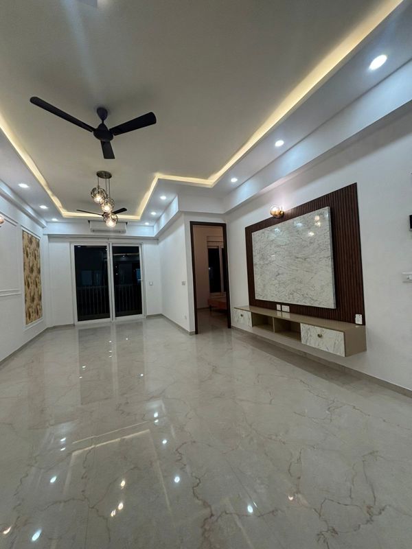 2 BHK for rent in Sector 61, Gurugram — semi-furnished — 1250 sq.ft — Smart World Orchard