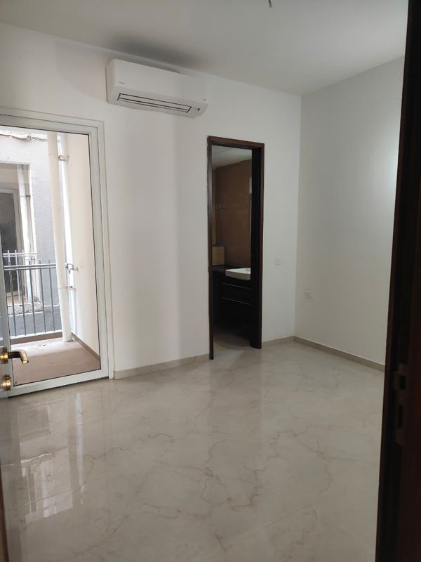 2 BHK for rent in Sector 61, Gurugram — semi-furnished — 1350 sq.ft — Smart World Orchard