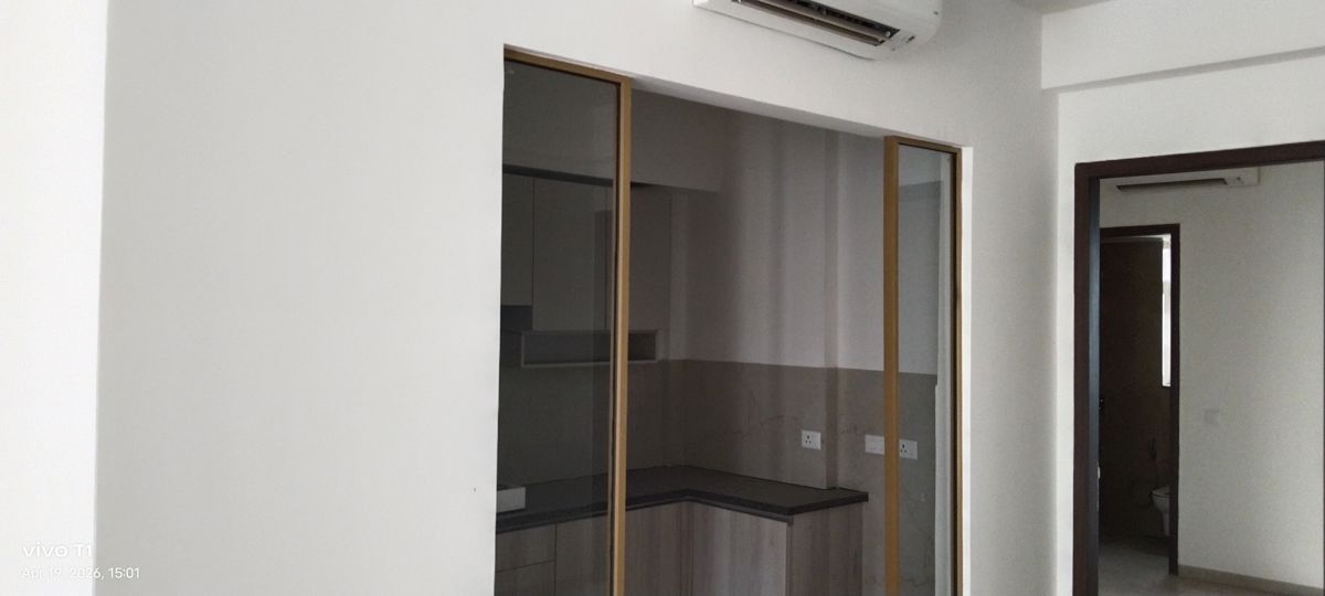 2 BHK for rent in Sector 61, Gurugram — semi-furnished — 1150 sq.ft — Smart World Orchard