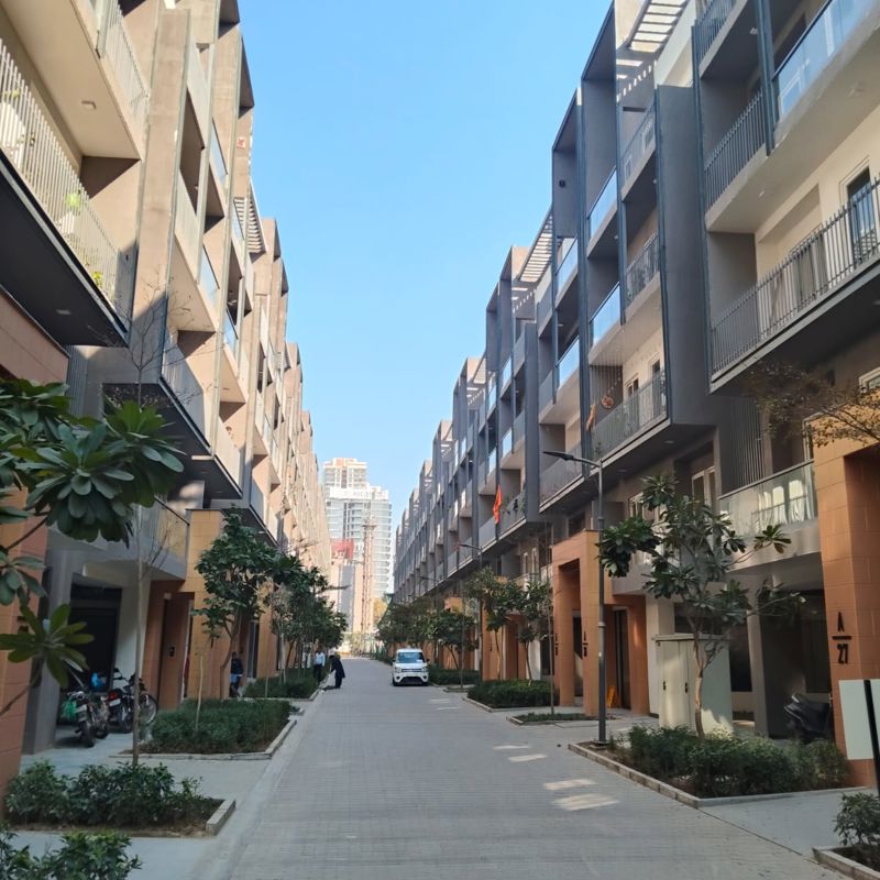 2 BHK for rent in Sector 61, Gurugram — semi-furnished — 800 sq.ft — Smart World Orchard