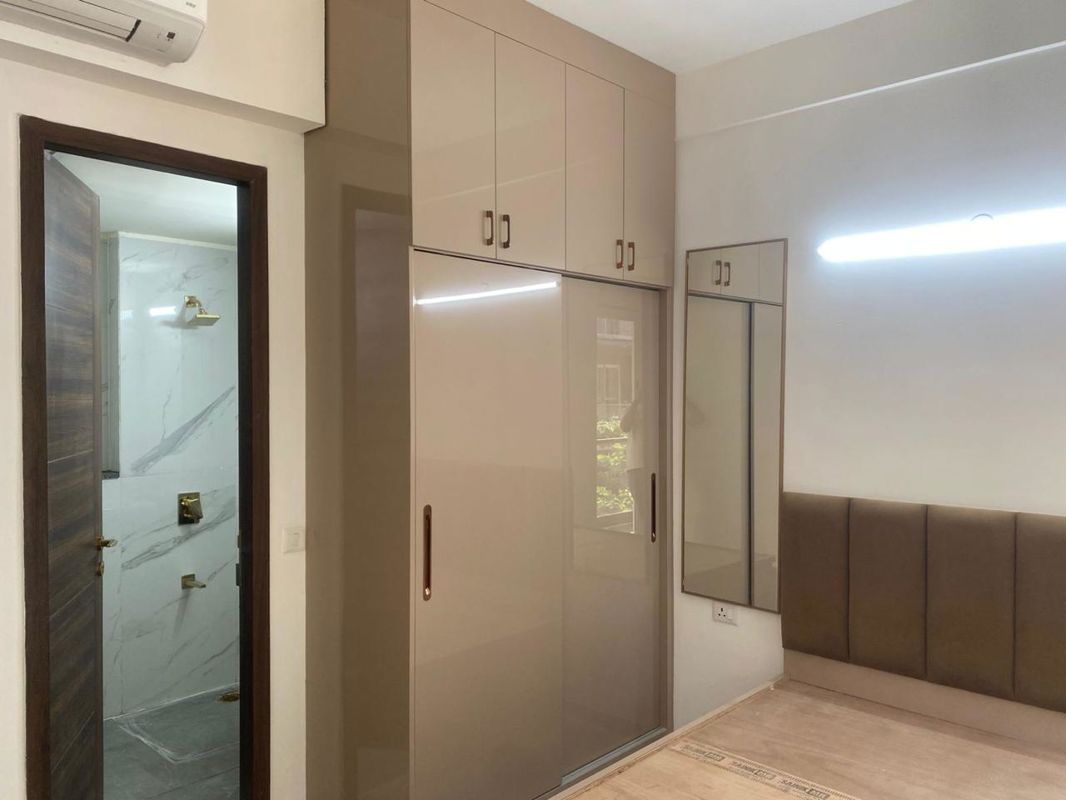2 BHK for rent in Sector 61, Gurugram — semi-furnished — 1100 sq.ft — Smart World Orchard
