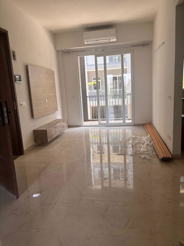 2 BHK for rent in Sector 61, Gurugram — semi-furnished — 1200 sq.ft — Smart World Orchard