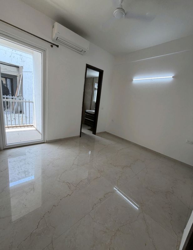 2 BHK for rent in Sector 61, Gurugram — semi-furnished — 1150 sq.ft — Smart World Orchard