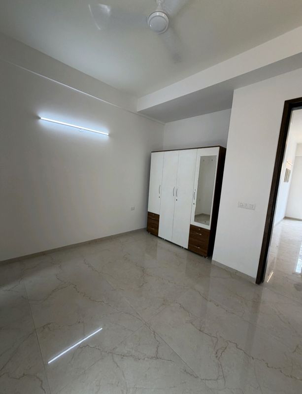 2 BHK for rent in Sector 61, Gurugram — semi-furnished — 1158 sq.ft — Smart World Orchard