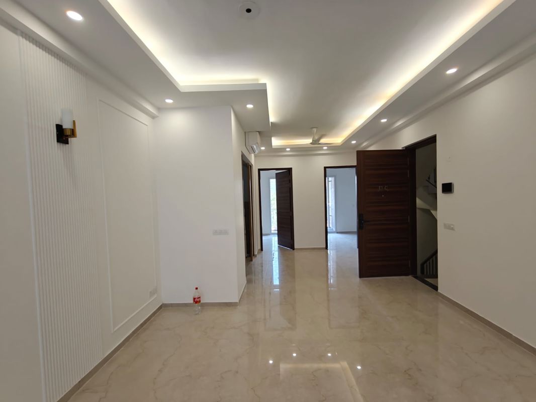 2 BHK for rent in Sector 61, Gurugram — semi-furnished — 1250 sq.ft — Smart World Orchard
