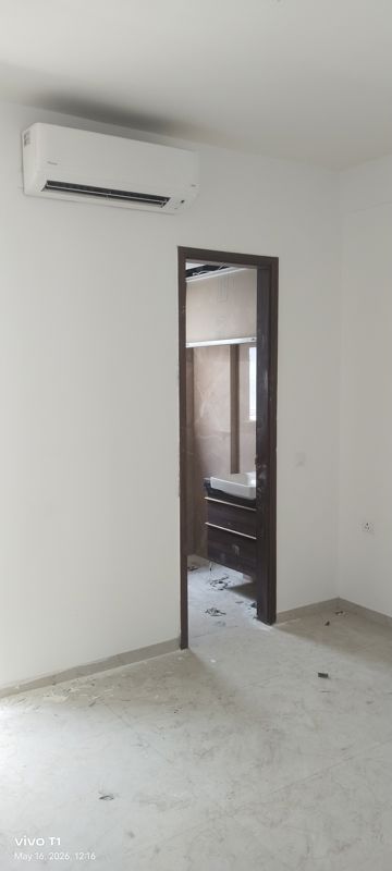 2 BHK for rent in Sector 61, Gurugram — semi-furnished — 1250 sq.ft — Smart World Orchard