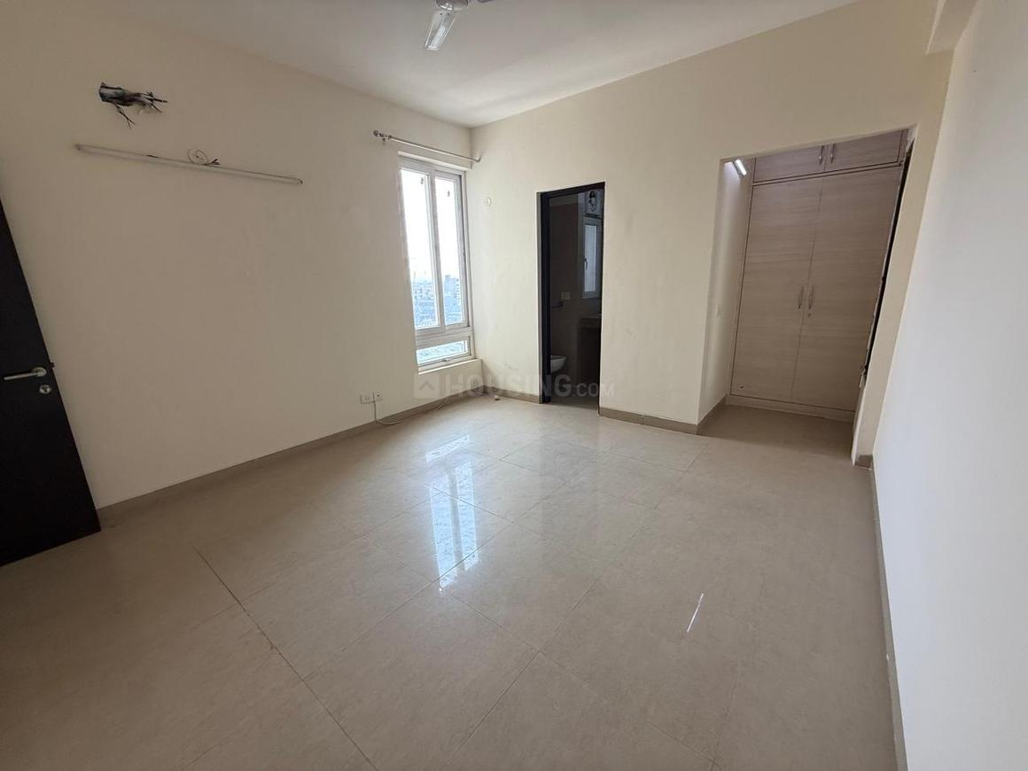 2 BHK for rent in Sector 65, Gurugram — semi-furnished — 910 sq.ft — Emaar Emerald Estate