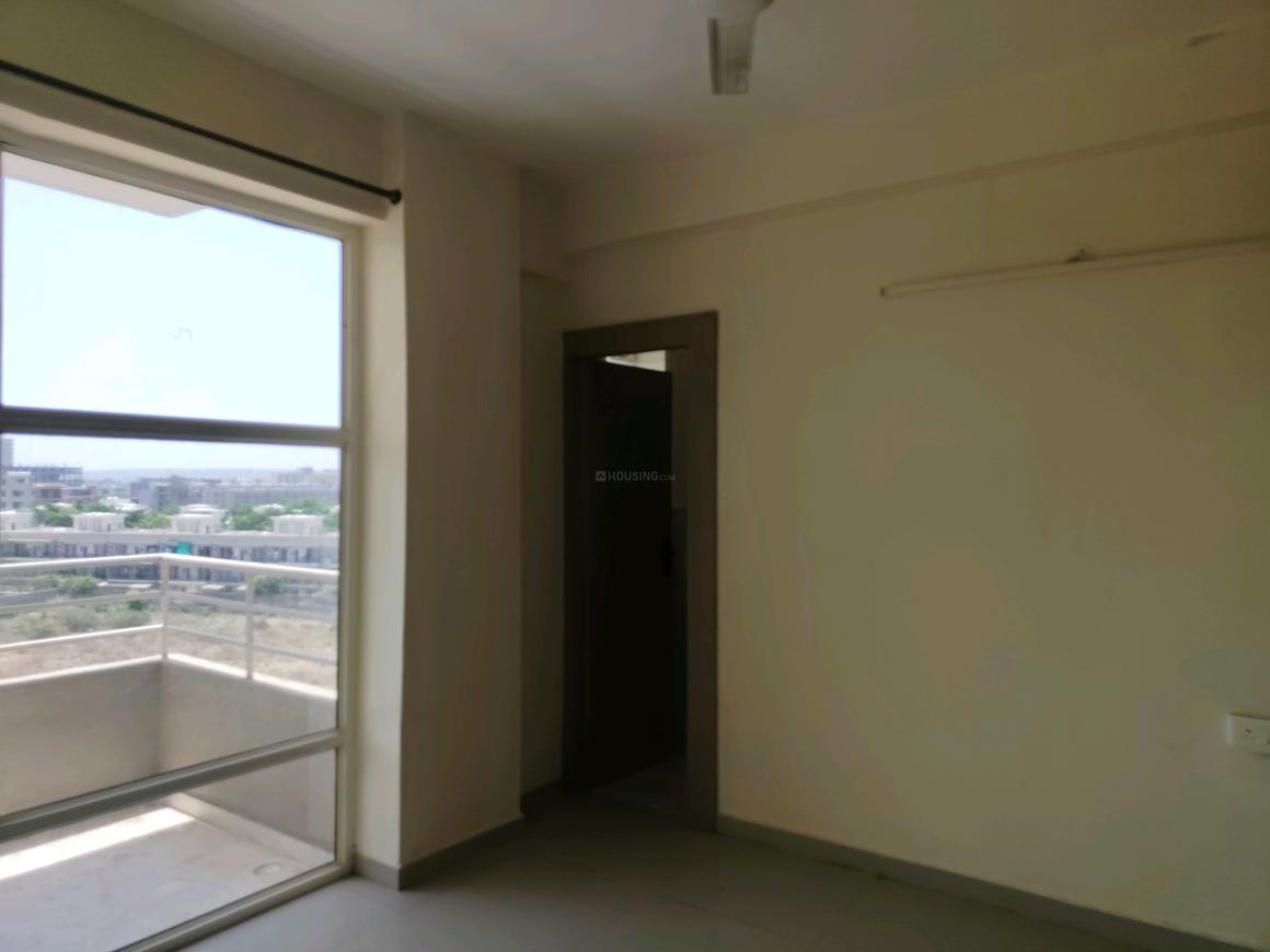 2 BHK for rent in Sector 65, Gurugram — semi-furnished — 1000 sq.ft — Emaar Emerald Estate