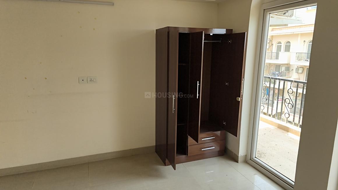 2 BHK for rent in Sector 65, Gurugram — semi-furnished — 920 sq.ft — Emaar Emerald Estate