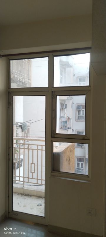 2 BHK for rent in Sector 67, Gurugram — semi-furnished — 800 sq.ft — Shree Vardhman Mantra
