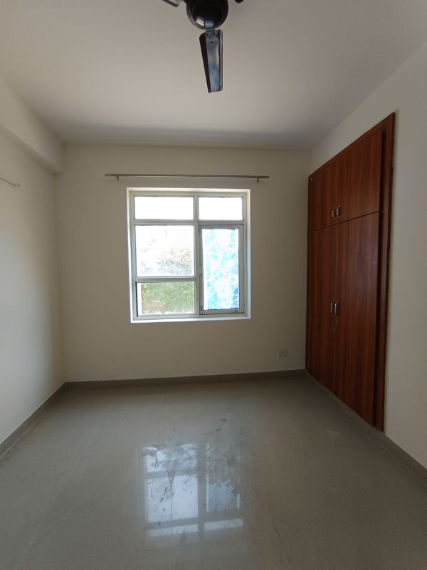 2 BHK for rent in Sector 67, Gurugram — semi-furnished — 900 sq.ft — Shree Vardhman Mantra