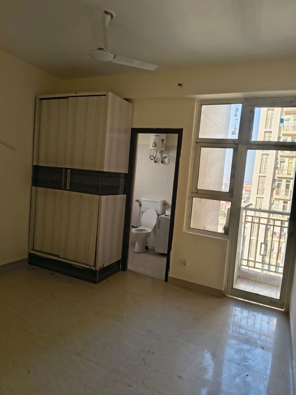 2 BHK for rent in Sector 67, Gurugram — semi-furnished — 800 sq.ft — Shree Vardhman Mantra
