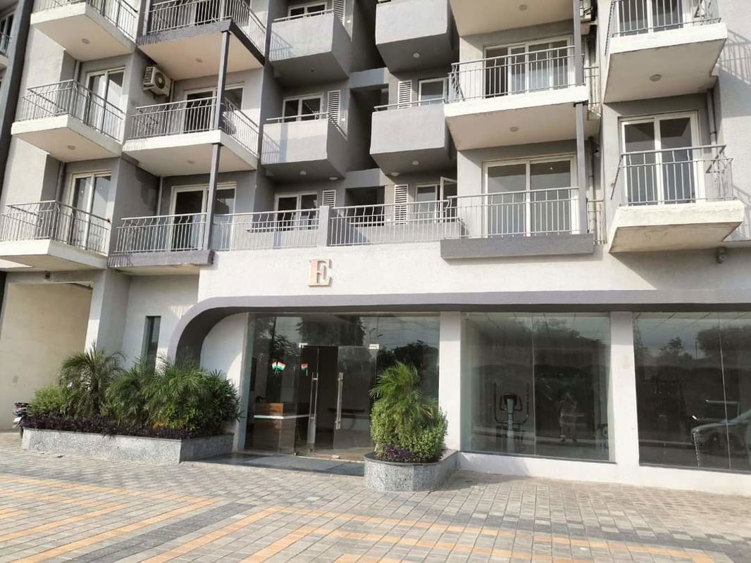 2 BHK for rent in Sector 68, Gurugram — semi-furnished — 1180 sq.ft — Supertech Hues