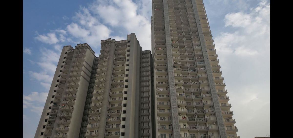 2 BHK for rent in Sector 68, Gurugram — semi-furnished — 865 sq.ft — Pareena Micasa