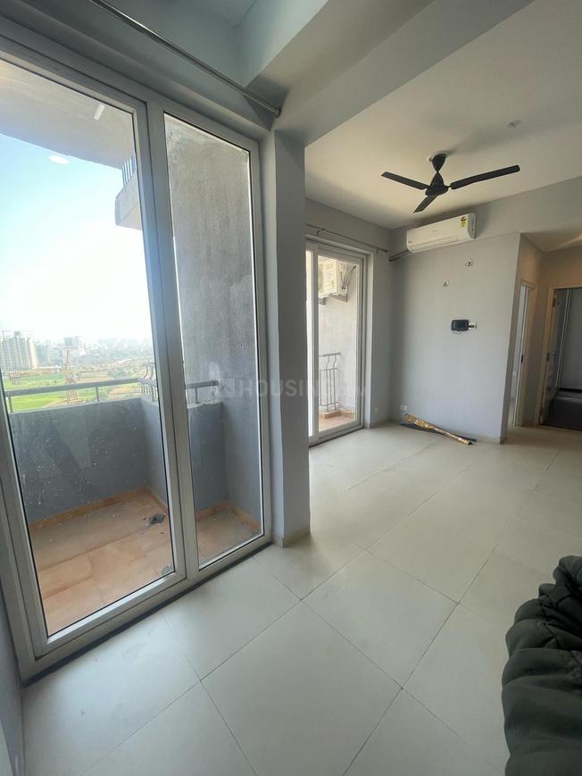 2 BHK for rent in Sector 68, Gurugram — semi-furnished — 1020 sq.ft — Supertech Azalia