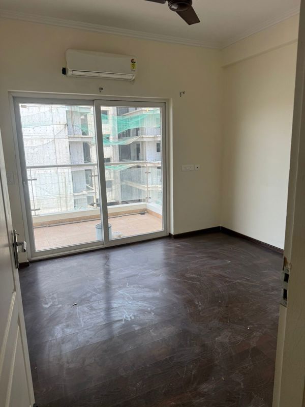 2 BHK for rent in Sector 70, Gurugram — semi-furnished — 1350 sq.ft — Shree Vardhman Victoria