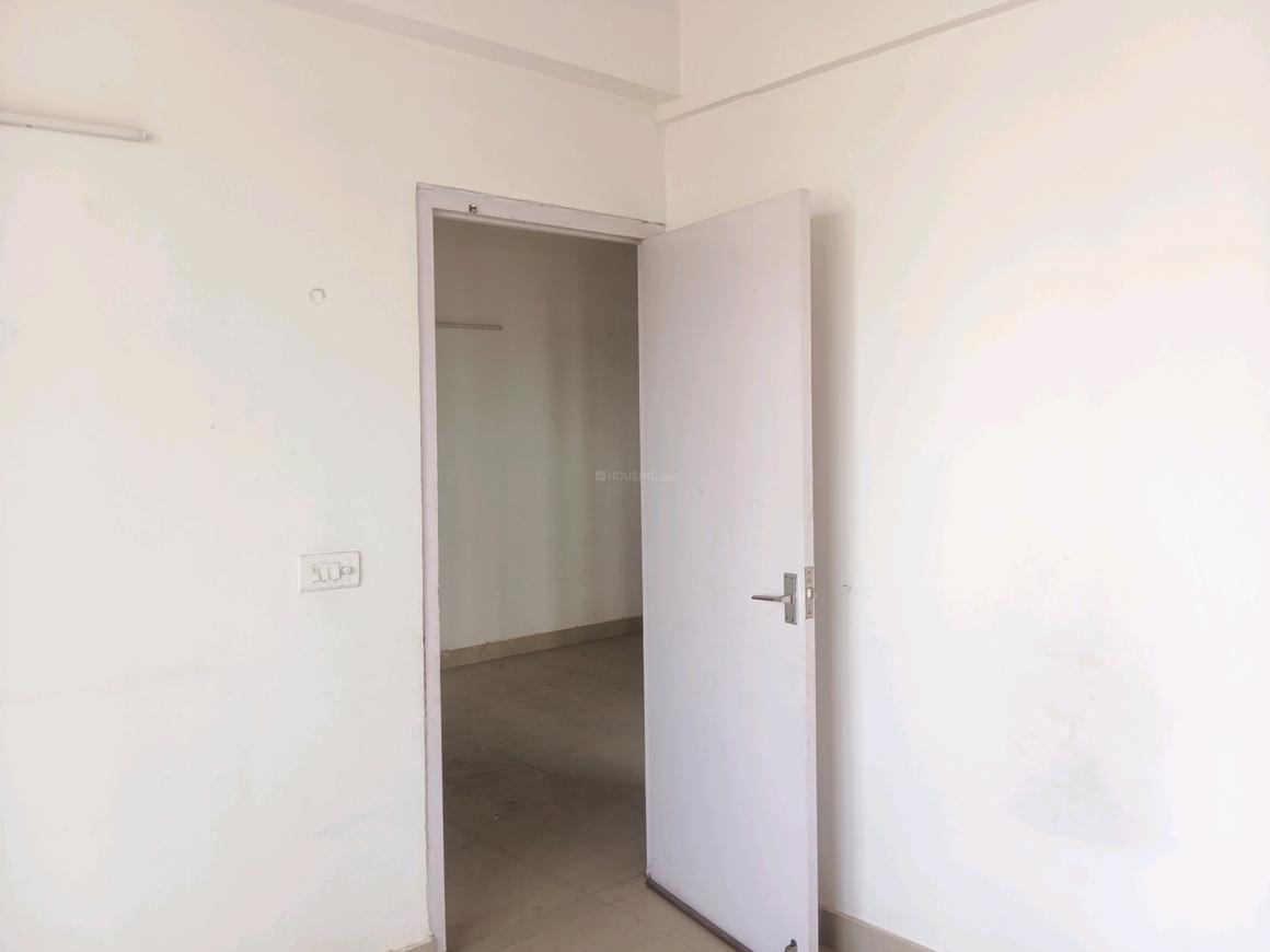 2 BHK for rent in Sector 76, Gurugram — semi-furnished — 950 sq.ft — Pyramid Pride