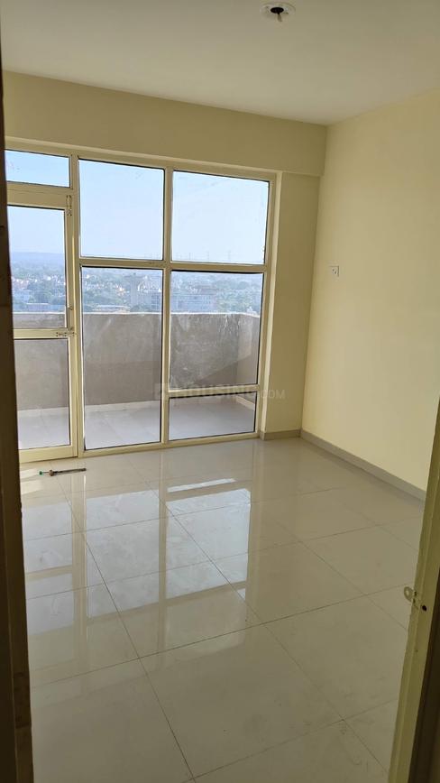 2 BHK for rent in Sector 76, Gurugram — unfurnished — 950 sq.ft — Pyramid Pride