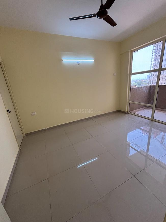 2 BHK for rent in Sector 76, Gurugram — unfurnished — 680 sq.ft — Pyramid Pride