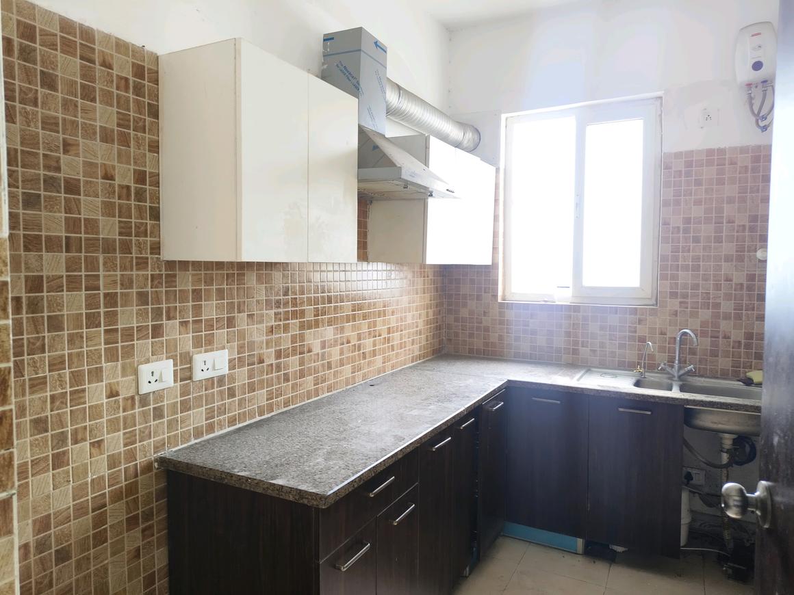2 BHK for rent in Sector 77, Gurugram — semi-furnished — 1260 sq.ft — Umang Winter Hills