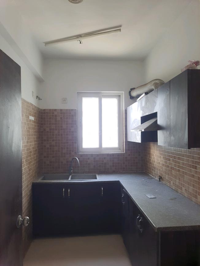 2 BHK for rent in Sector 77, Gurugram — semi-furnished — 1300 sq.ft — Umang Winter Hills
