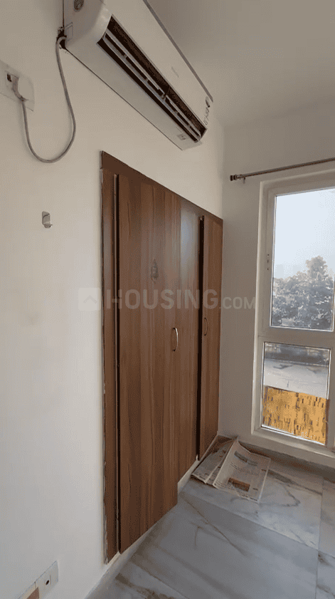 2 BHK for rent in Sector 77, Gurugram — semi-furnished — 1250 sq.ft — Umang Winter Hills
