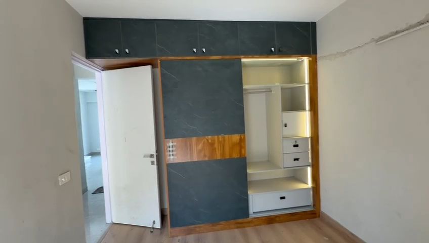 2 BHK for rent in Sector 81, Gurugram — semi-furnished — 1100 sq.ft — Signature Global City 81