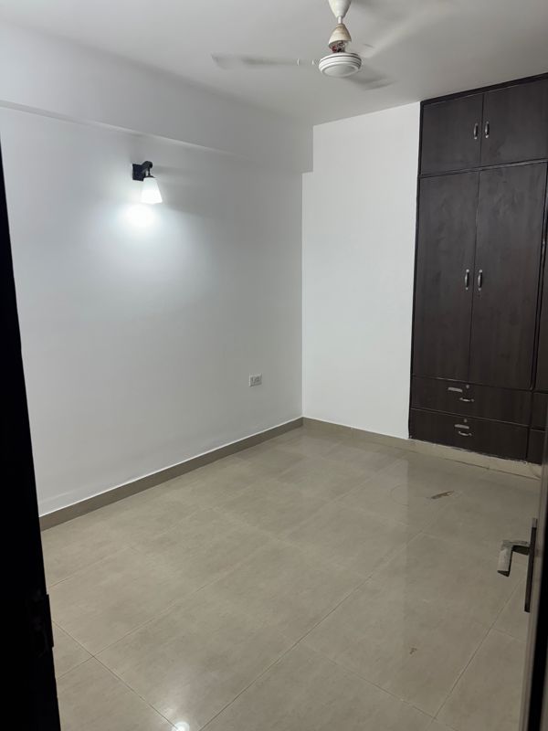 2 BHK for rent in Sector 9, Gurugram — semi-furnished — 460 sq.ft — Housing Board Colony Sector 9