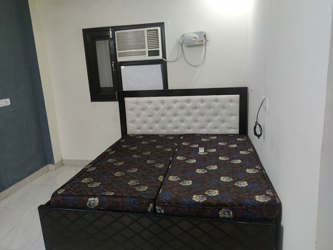 2 BHK for rent in Sector 9, Gurugram — semi-furnished — 500 sq.ft — Housing Board Colony Sector 9