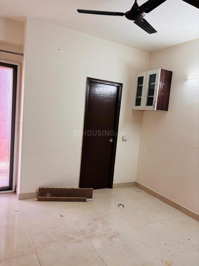 2 BHK for rent in Sector 95A, Gurugram — semi-furnished — 700 sq.ft — Signature Global The Roselia