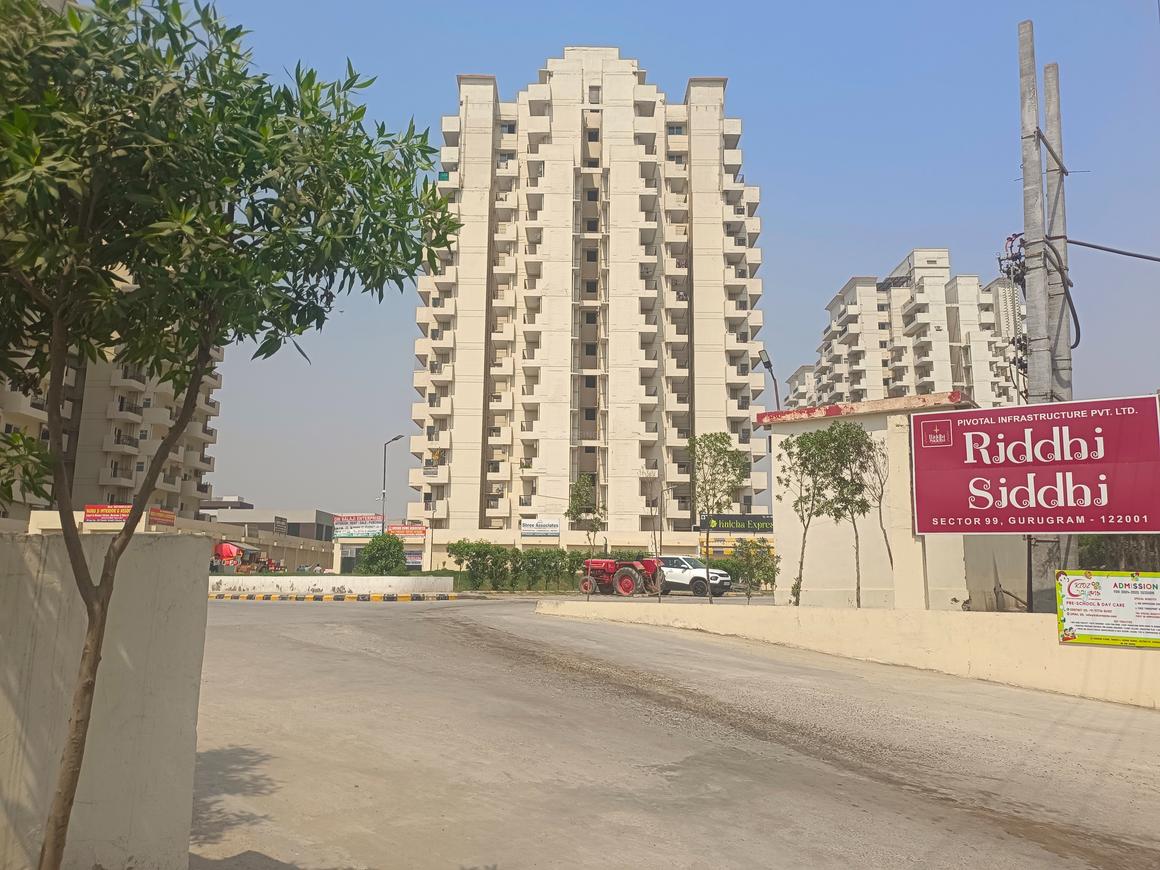 2 BHK for rent in Sector 99, Gurugram — semi-furnished — 650 sq.ft — Pivotal Riddhi Siddhi