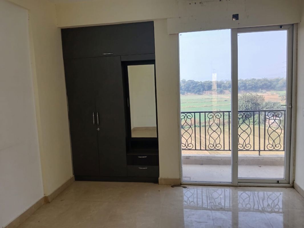 2 BHK for rent in Sohna Sector 36, Gurugram — semi-furnished — 865 sq.ft — Signature Global Park