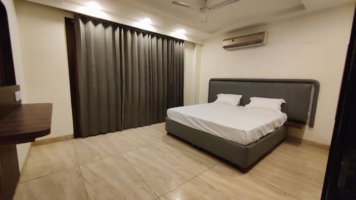 2 BHK for rent in South City 2, Gurugram — furnished — 1500 sq.ft — Auram Floor