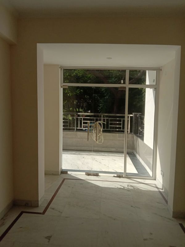 2 BHK for rent in Sushant Lok I, Gurugram — furnished — 135 sq.ft — Silverglades Hightown