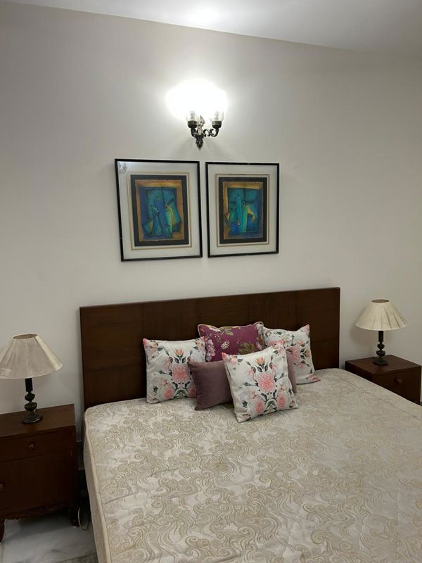 2 BHK for rent in Sushant Lok Iii, Gurugram — unfurnished — 300 sq.ft