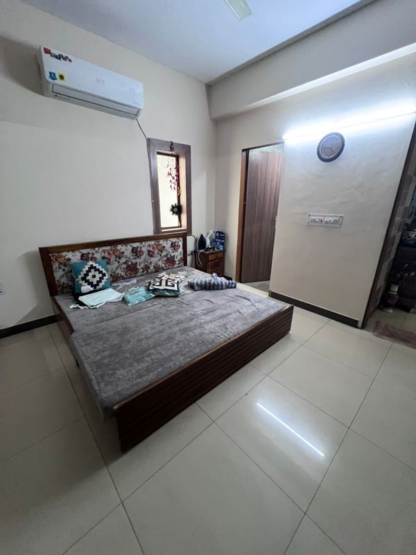 3 BHK for rent in Auto Market, Gurugram — semi-furnished — 2550 sq.ft