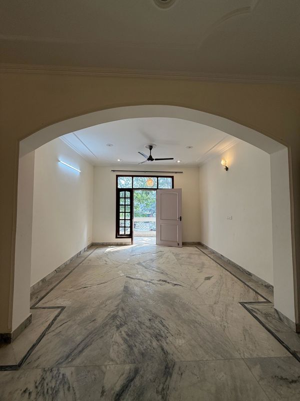 3 BHK for rent in Dlf City Phase 3, Gurugram — semi-furnished — 2000 sq.ft — White Town House