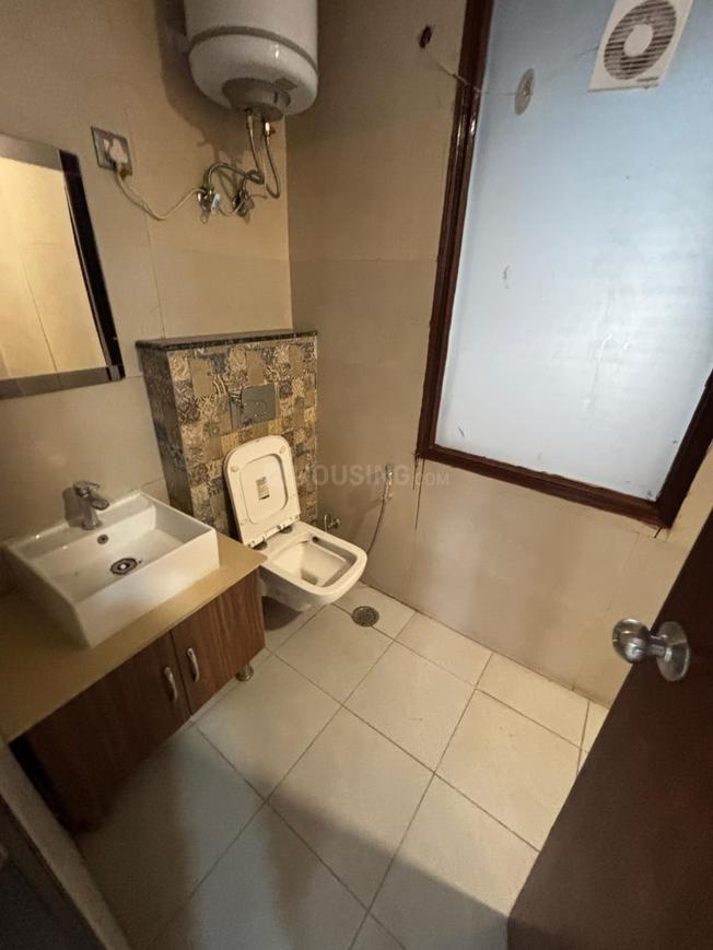 3 BHK for rent in DLF Phase 1, Gurugram — semi-furnished — 2200 sq.ft