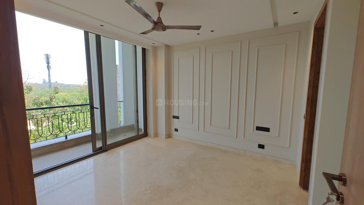 3 BHK for rent in DLF Phase 1, Gurugram — semi-furnished — 1800 sq.ft