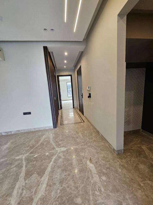 3 BHK for rent in DLF Phase 1, Gurugram — semi-furnished — 2200 sq.ft