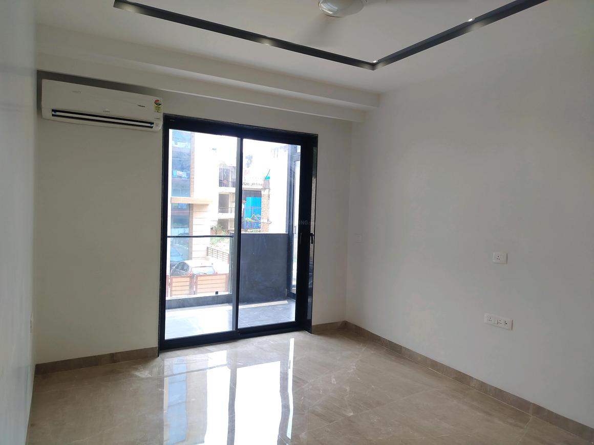 3 BHK for rent in DLF Phase 1, Gurugram — semi-furnished — 2565 sq.ft