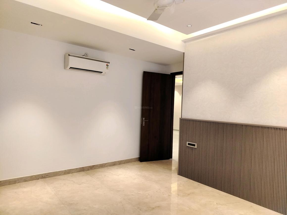 3 BHK for rent in DLF Phase 1, Gurugram — semi-furnished — 2710 sq.ft
