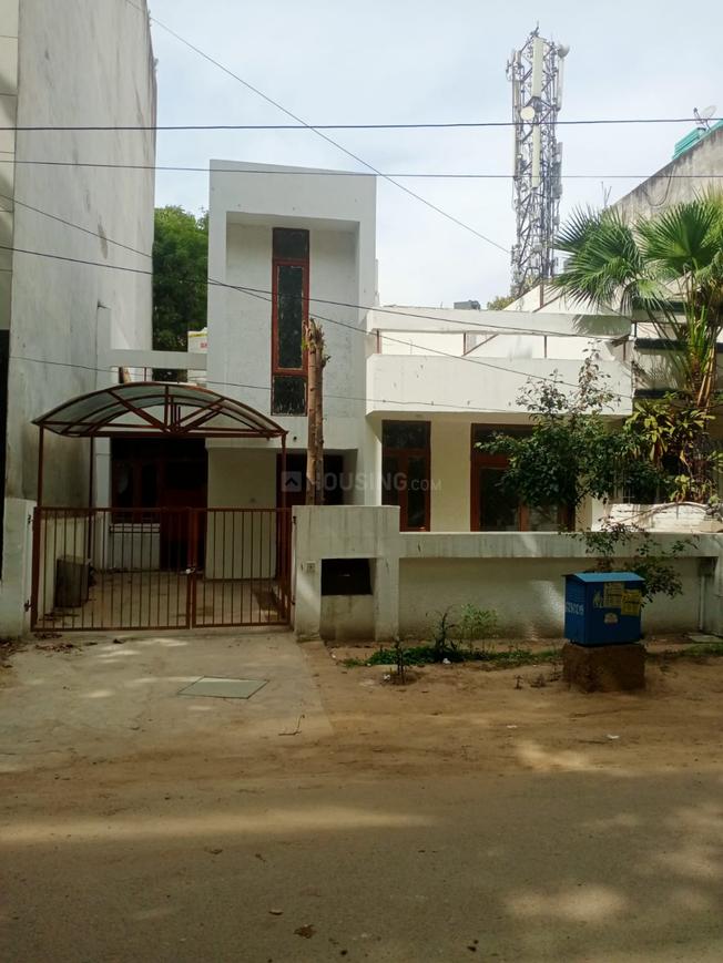 3 BHK for rent in DLF Phase 2, Gurugram — semi-furnished — 1400 sq.ft