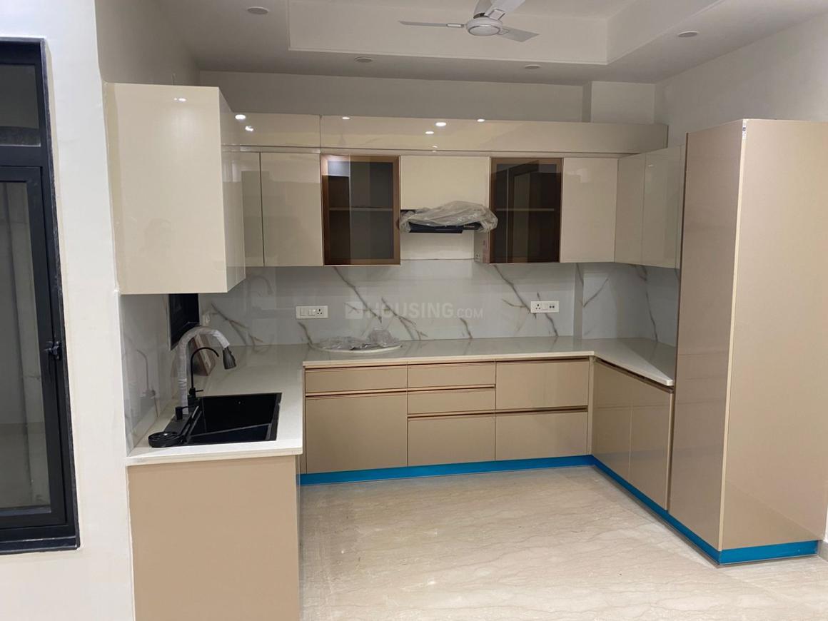 3 BHK for rent in DLF Phase 3, Gurugram — semi-furnished — 1000 sq.ft