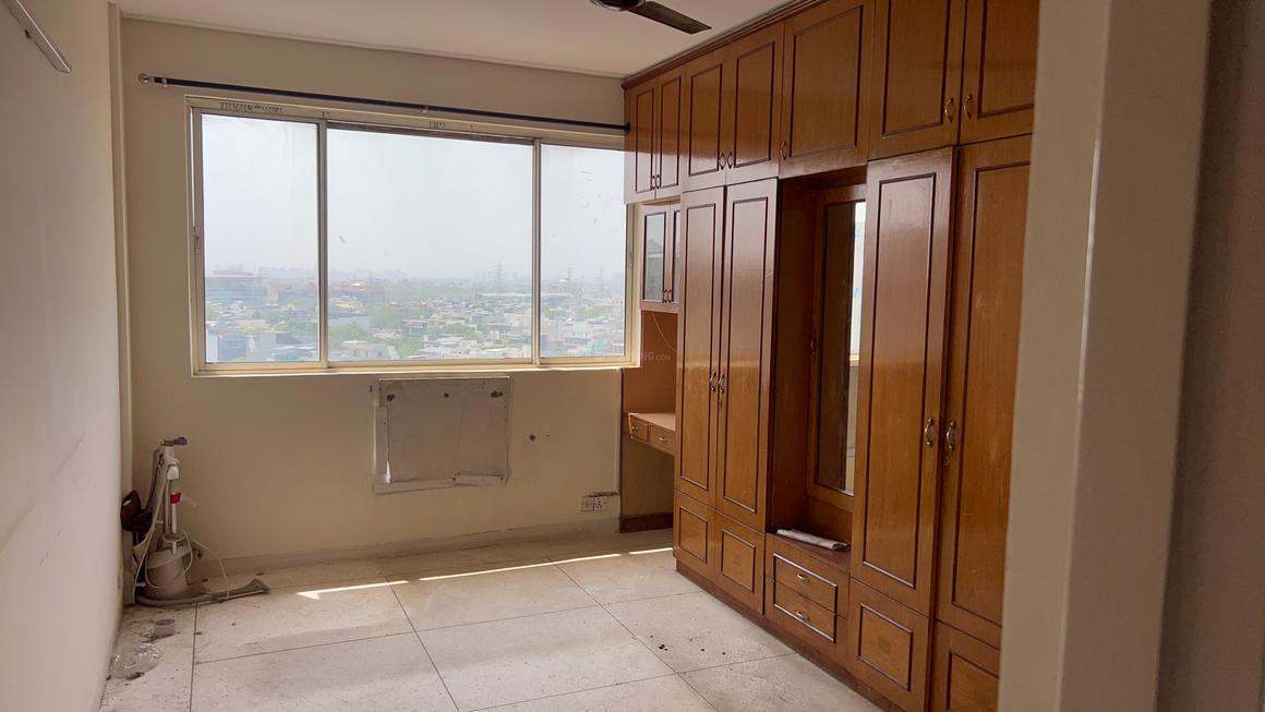 3 BHK for rent in DLF Phase 4, Gurugram — semi-furnished — 1377 sq.ft — DLF Ridgewood Estate