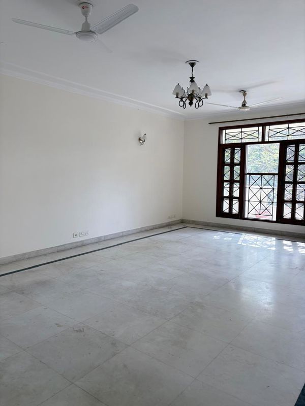 3 BHK for rent in Dlf Phase I, Gurugram — semi-furnished — 300 sq.ft